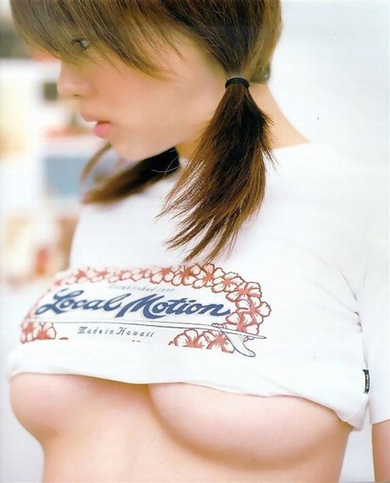 おっぱいの中で一番エロい下乳の画像