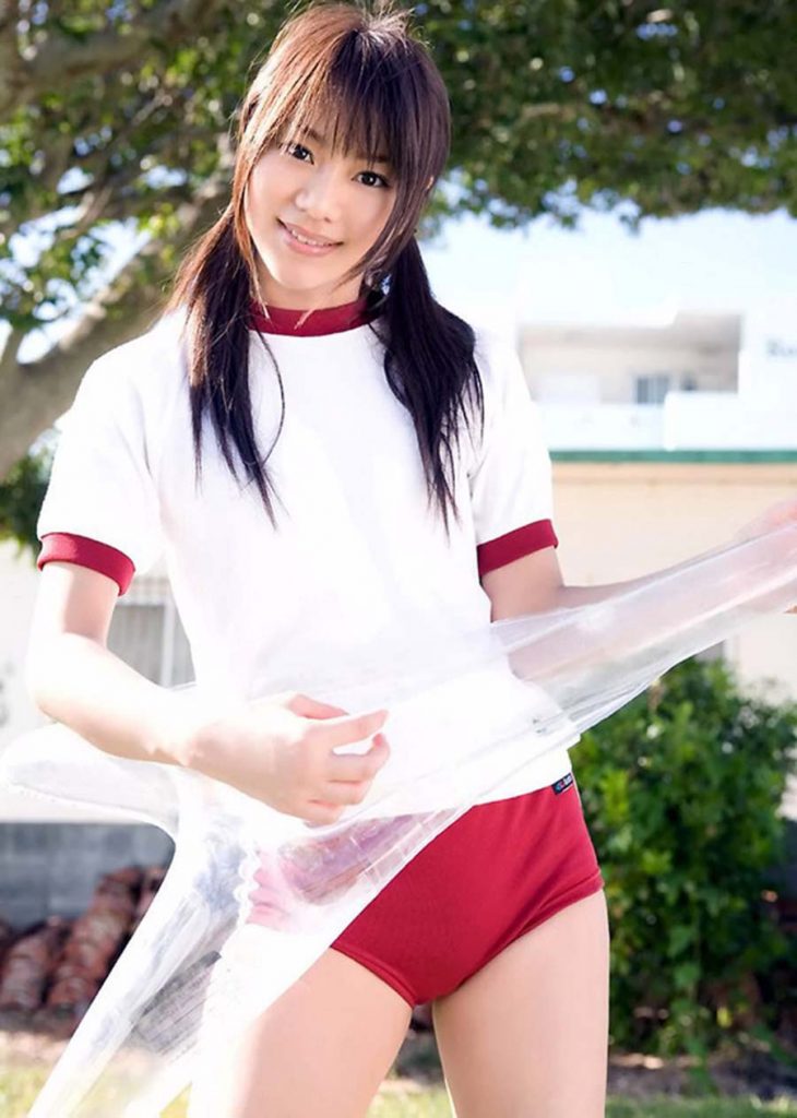 ブルマを履いているスケベなエロ画像　10